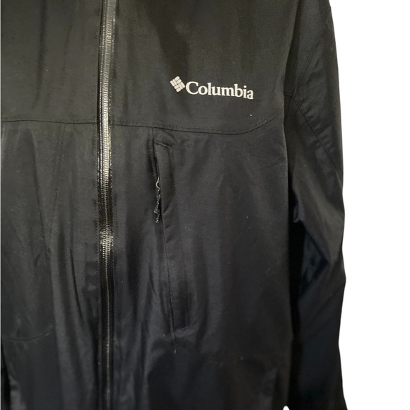 Authentic Columbia Rain Jacket - Picture 7 of 15